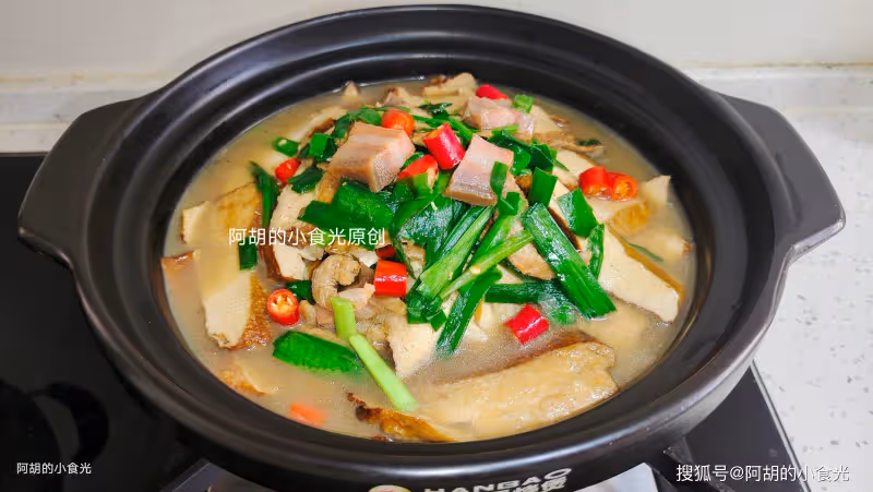 韭菜和它太絕配，一碗全是高蛋白！換個做法燜一鍋，一口鮮嫩、滿口好食慾