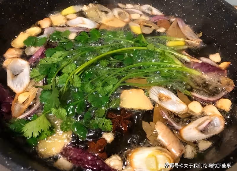 涼菜好吃的秘訣,教你調「萬能涼拌汁」,拌啥都好吃,香辣又入味