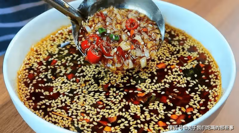 涼菜好吃的秘訣,教你調「萬能涼拌汁」,拌啥都好吃,香辣又入味