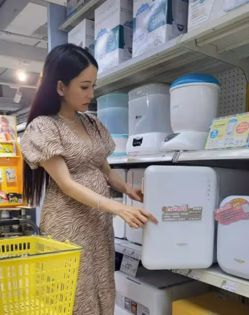 TVB女星結婚1個月宣布懷孕，巨肚照正式曝光，自爆足足等了23年