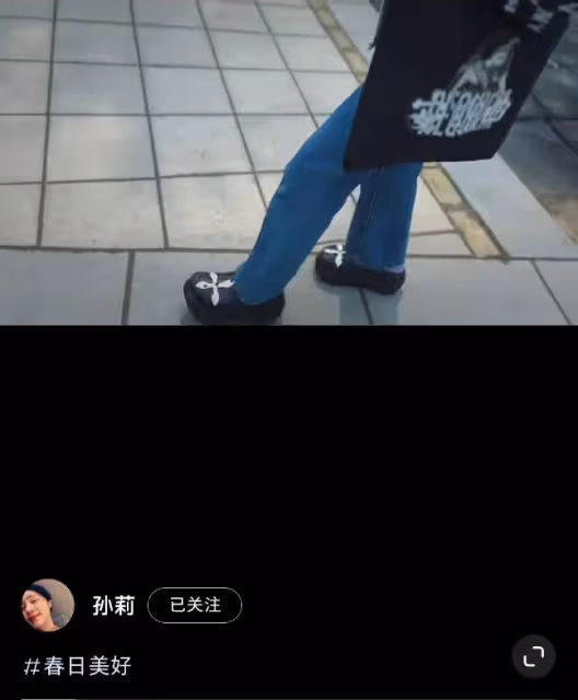 黃磊老婆罕曬一家五口,倆女兒顏值高好漂亮,小兒子單眼皮超帥氣