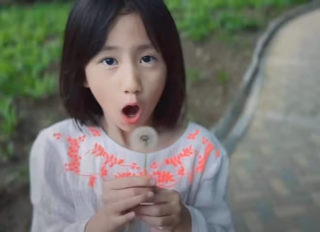黃磊老婆罕曬一家五口,倆女兒顏值高好漂亮,小兒子單眼皮超帥氣