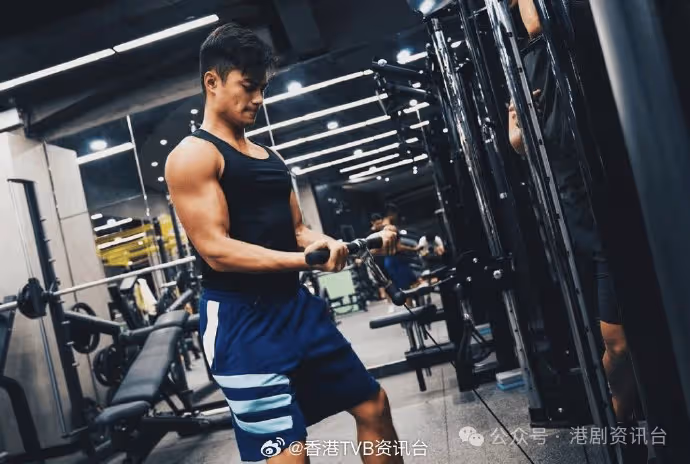 TVB上位小生體驗上海夜生活變異類？一舉動引途人發笑