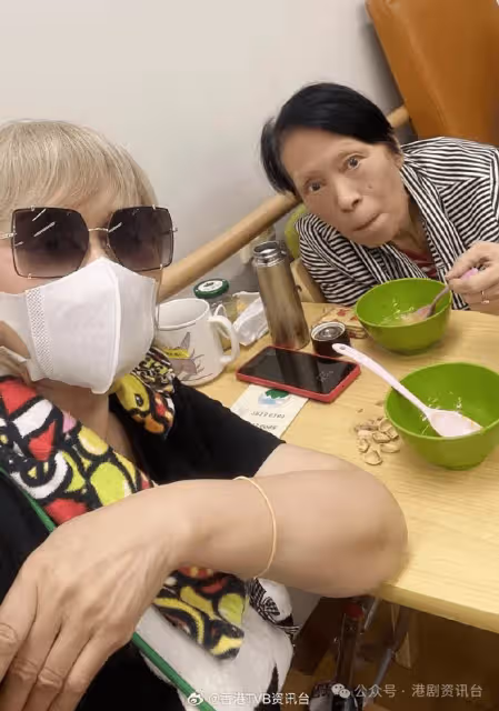86歲余慕蓮暫住護老院!林建明帶梳蕉探望好友
