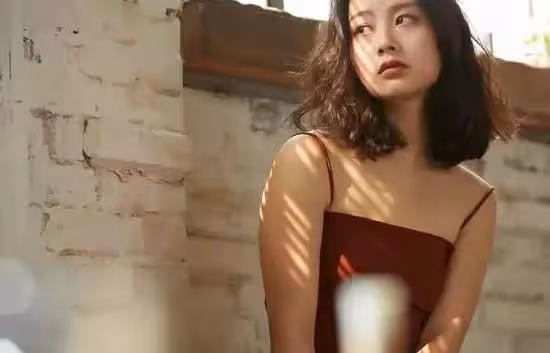 搭訕時,別再叫對方「美女」,試試女人愛聽的4種叫法