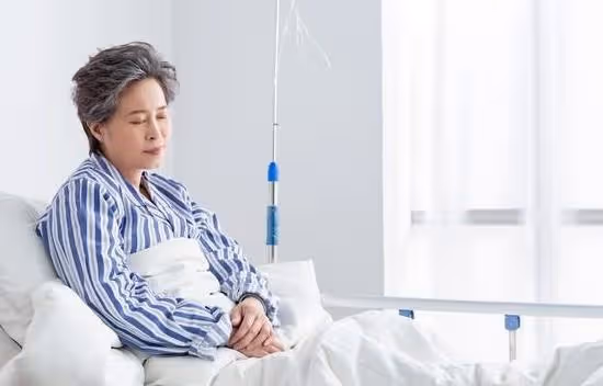 當你老了,躺在病床上,就知道親情的可,小小病房,看盡人間百態