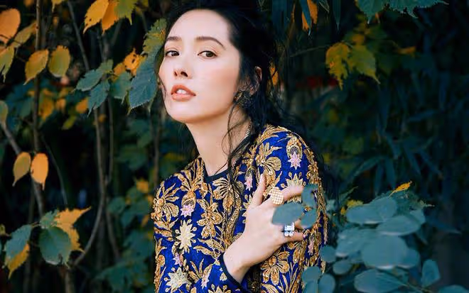 《乘風破浪》郭碧婷組被嘲「冷宮嬪妃」，網友辣評引爆笑