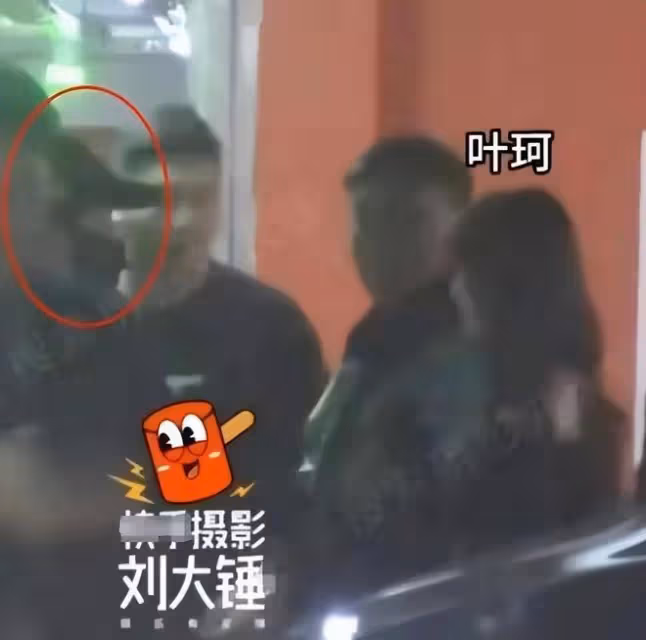 黃曉明葉珂高調秀恩愛,同款圖片文案疑似官宣,聚會細節曝光