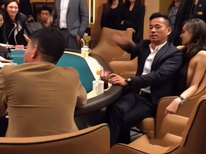 洗米嫂關閉社交帳號,露面看到鏡頭躲閃迴避,和家人有了新生活