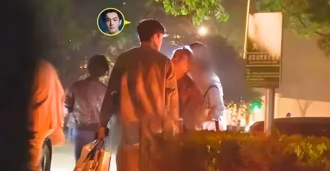 胡歌上街給老婆黃曦寧買包子,下車後步伐輕快心情超好