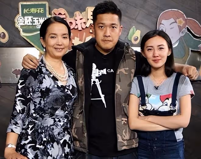 呂麗萍和小30歲兒媳同框也絲毫不輸!婆媳同框像親母女