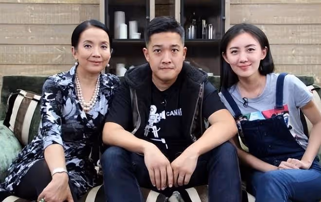 呂麗萍和小30歲兒媳同框也絲毫不輸!婆媳同框像親母女