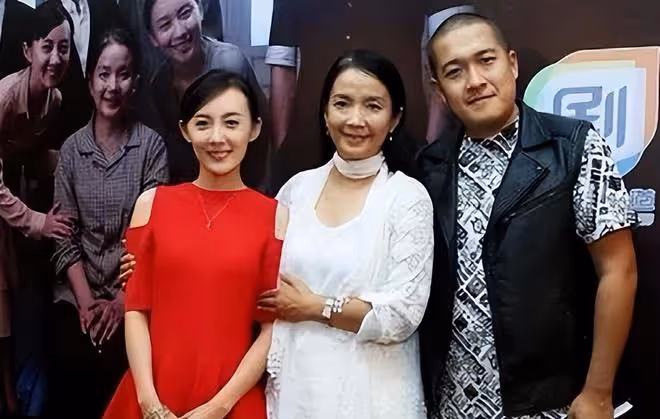 呂麗萍和小30歲兒媳同框也絲毫不輸!婆媳同框像親母女