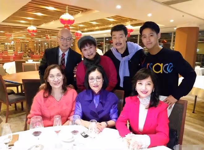汪明荃趙雅芝兩大不老女神同框,一個優雅婆婆,一個嬌艷似少女