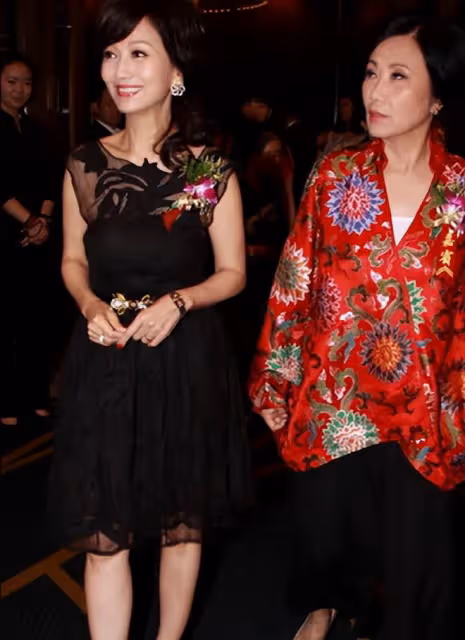 汪明荃趙雅芝兩大不老女神同框，一個優雅婆婆，一個嬌艷似少女