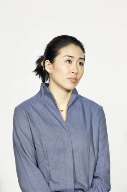 郎平女兒近照曝光,簡直與年輕的郎平一模一樣,身材高挑不輸超模