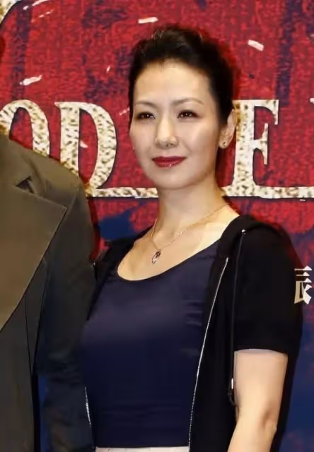 胡軍藏了30年的妻子原來這麼漂亮,穿搭樸素卻難掩骨子美