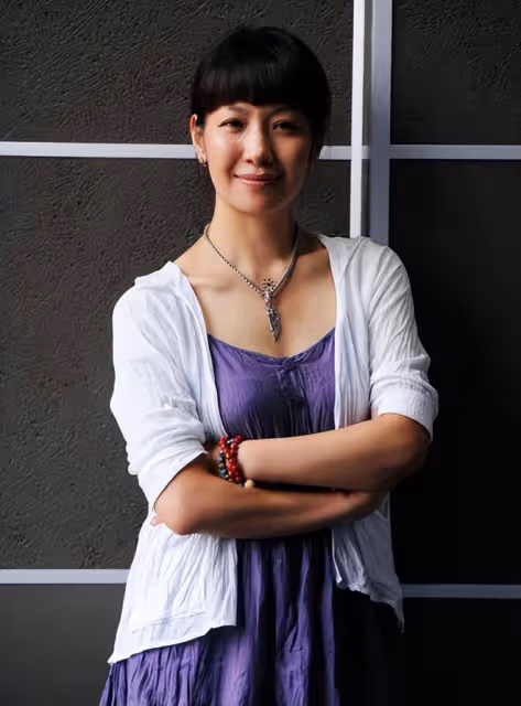 胡軍藏了30年的妻子原來這麼漂亮,穿搭樸素卻難掩骨子美