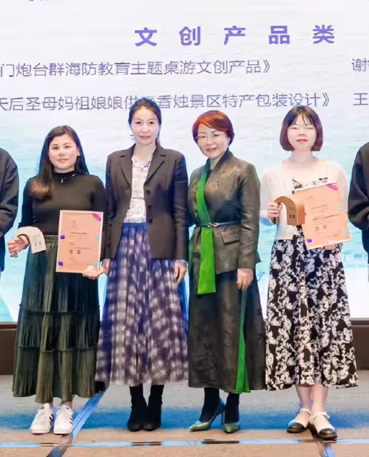 郭晶晶和鞏俐國外偶遇,她珠光寶氣比鞏俐還有氣場