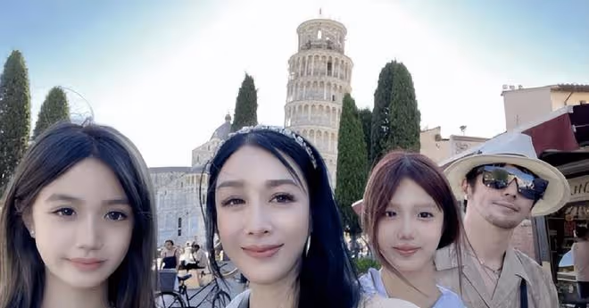鍾麗緹曬全家福，15歲二女兒又甜又欲，染紅髮穿弔帶比媽媽還辣