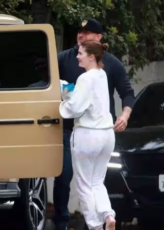 金小妹罕見素顏,靠化妝P圖成全球最年輕億萬富翁,卸妝後差別大