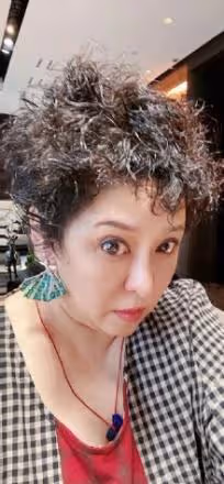 向太換新髮型「怒目圓睜」！看起來超凶，但對兒媳郭碧婷是真的好