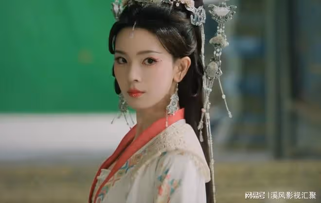 羅雲熙水龍吟殺青,林允失女主,陳瑤好美,造型比長月燼明還華麗