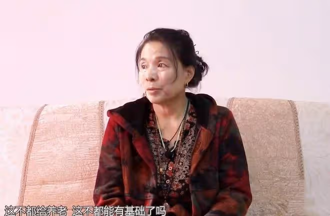 63歲大媽相親,每個月要2000塊錢零花錢,坦言:沒錢的男人靠不住