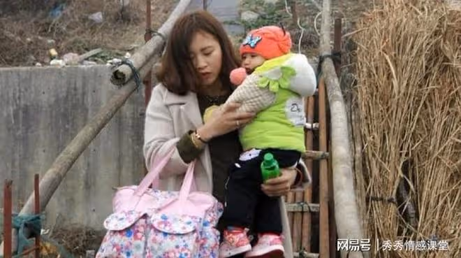 我沒婆婆,大我十歲的嫂子伺候我月子幫我帶娃,她住院卻讓我出錢