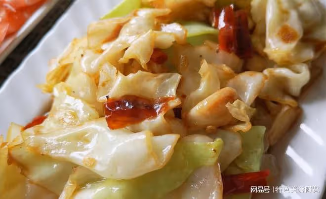 挖到寶了,這款糖醋包菜酸甜脆香,美容養胃,解饞下飯的家常菜
