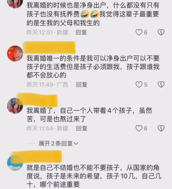 前夫為阻止女子外出把兒子送來,兒子見媽媽流淚,女子做法暖心