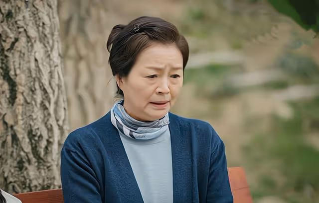 60歲阿姨賣掉北京房搬回老家,侄子總來看望,阿姨:再來我報警了