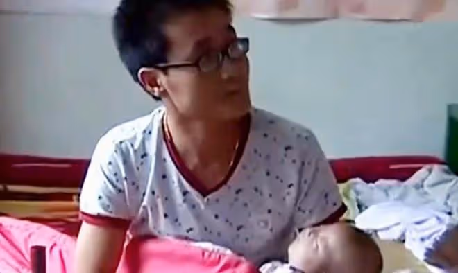 3孩媽媽出軌網友並生下一個孩子,勸丈夫接受:做人糊塗一點兒好