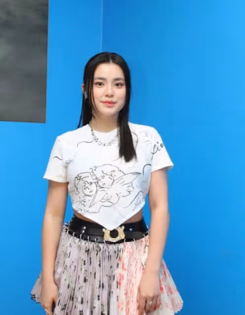 17歲TVB小花將出新歌!直言人氣輸炎明熹不介意:她是天后