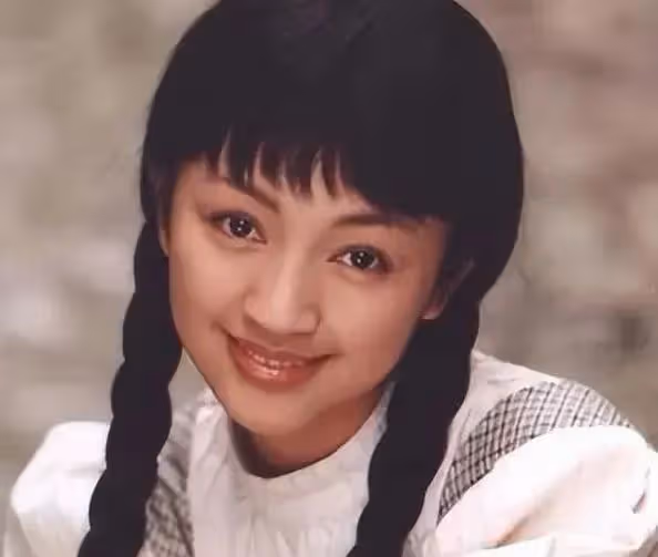 有種「整容」叫羅海瓊結婚,富豪丈夫變化不大,她卻像變了個人?