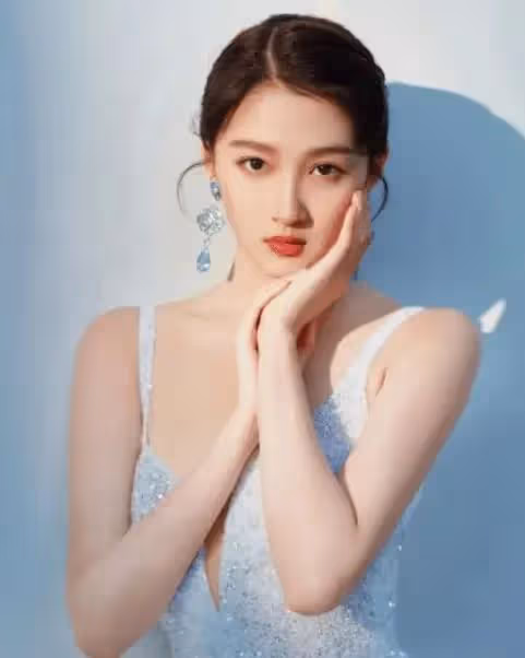 有種「整容」叫鹿晗戀愛，女友關曉彤變化不大，他卻像換個人