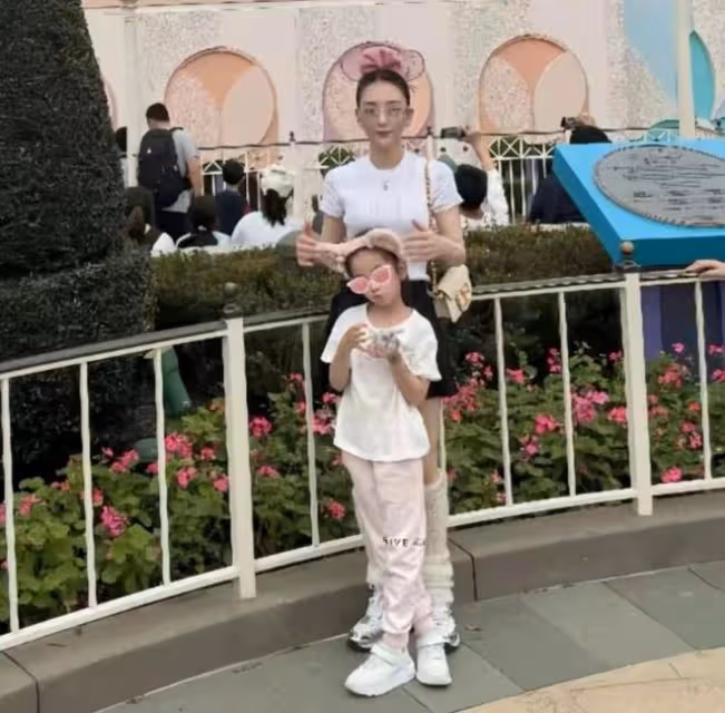 郭富城老婆曬與女兒合照，6歲希希長勢喜人，辣媽萌寶高顏值搶鏡