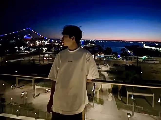 王中磊兒子成年了！18歲威廉長成型男大帥哥，越來越像爸爸