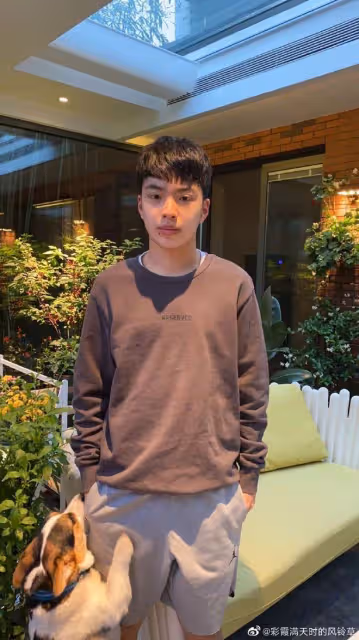 王中磊兒子成年了！18歲威廉長成型男大帥哥，越來越像爸爸
