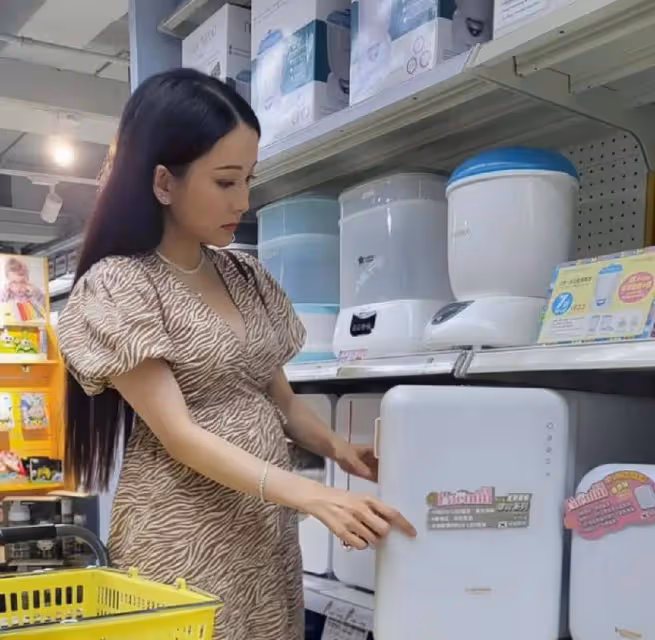 恭喜！41歲香港人氣女星宣布懷孕，結婚前就已經造人成功