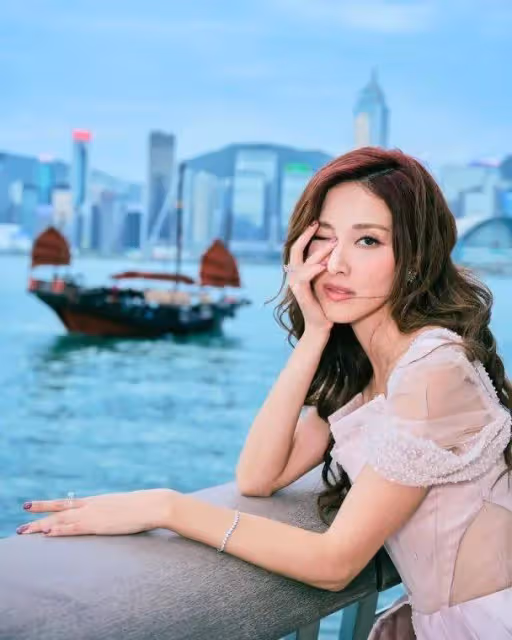TVB視帝妻子挑戰丈夫底線，發性感照片，疑似真空出鏡