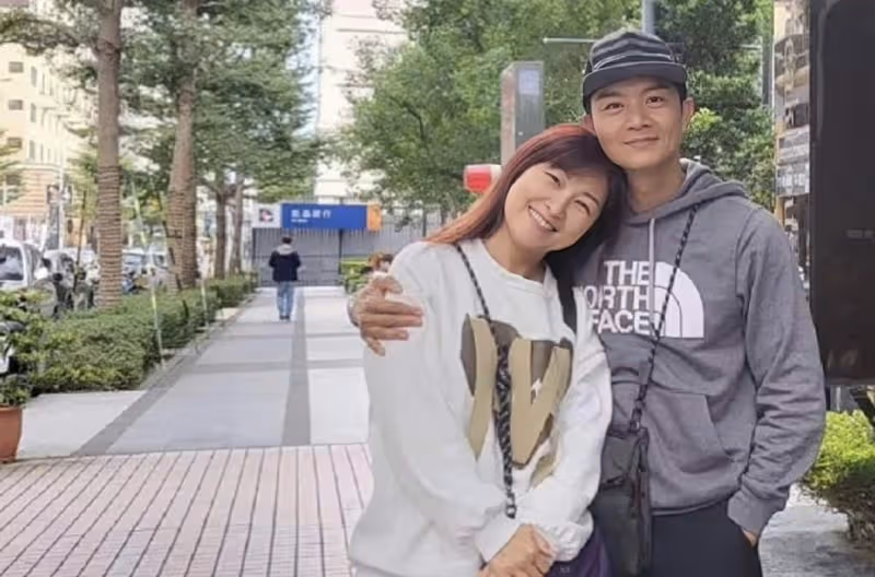 TVB金童玉女結婚15周年,撇下三子女享二人世界,已在內地買房