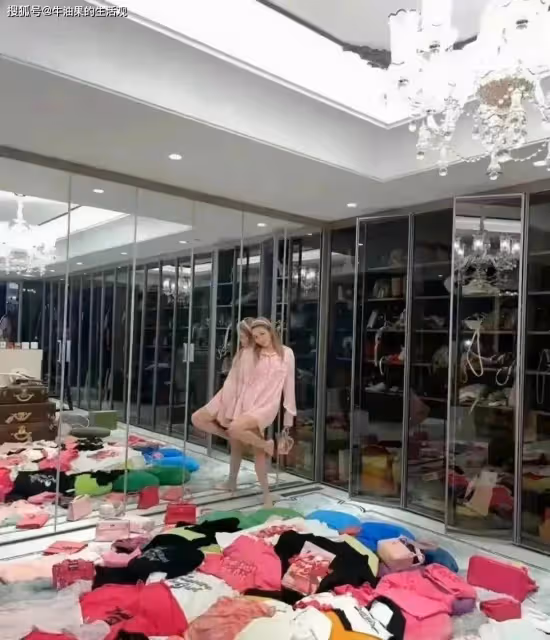周揚青公然懟韓雪,不要倚老賣老,《浪姐5》撕開頂級白富美的假面具