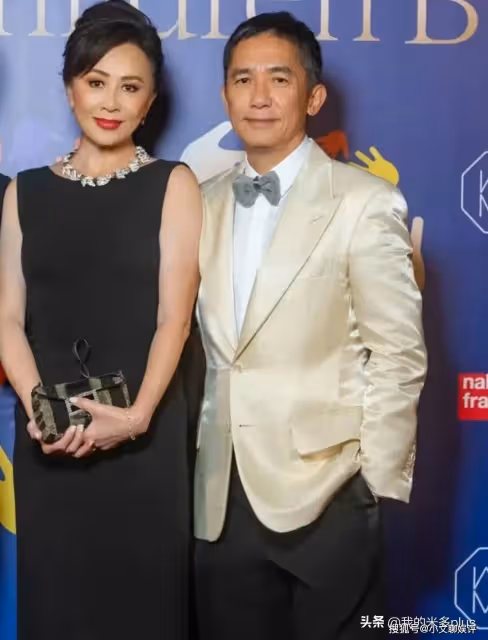劉嘉玲夫婦國外度假,61歲梁朝偉街頭吃冰淇淋,留短寸像小老頭