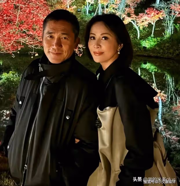 劉嘉玲夫婦國外度假,61歲梁朝偉街頭吃冰淇淋,留短寸像小老頭