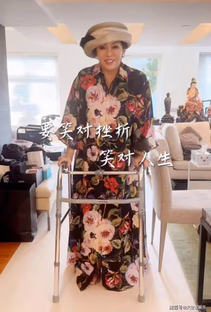 突發!向太家中滑倒致大腿骨裂,手術進行5小時,向華強全程陪護