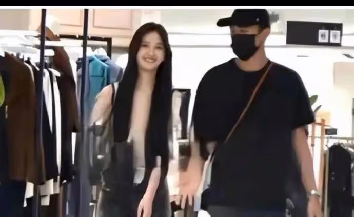 林更新女友小他11歲?南藝校花膚白貌美大長腿太驚艷了