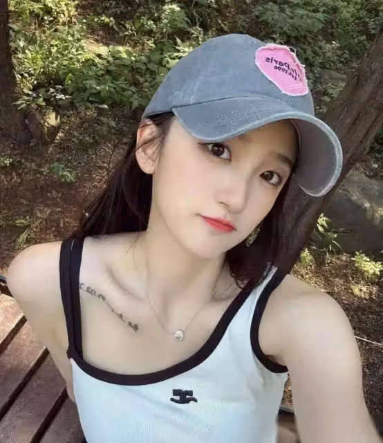 林更新女友小他11歲?南藝校花膚白貌美大長腿太驚艷了