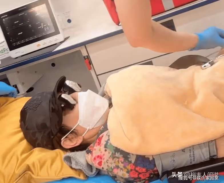 突發!向太豪宅中不慎滑倒,大腿骨裂手術5小時,向華強全程陪伴
