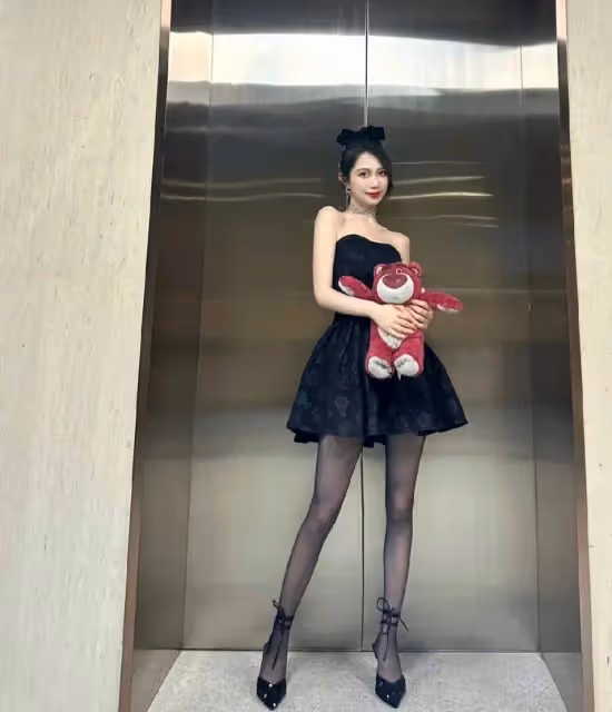 蓬蓬裙+高跟鞋,時髦又顯高,美女們的時尚性感新寵,你心動了嗎?